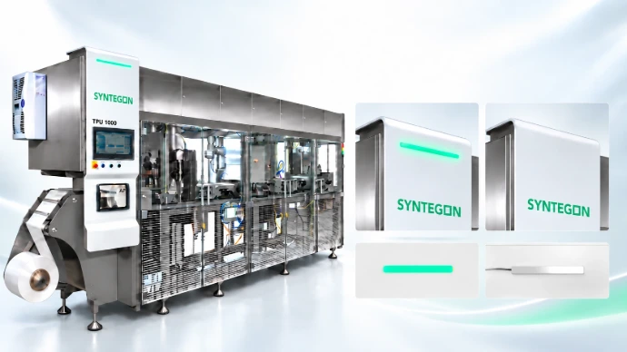 Syntegon verpakkingsmachine met geïntegreerde signaalverlichting
