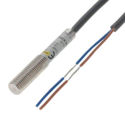 Omron E2FM-X1R5D1 2M inductieve sensor